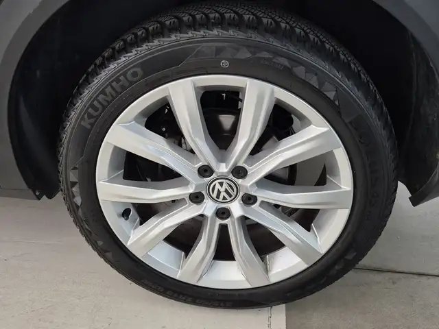Volkswagen T-Roc view 15