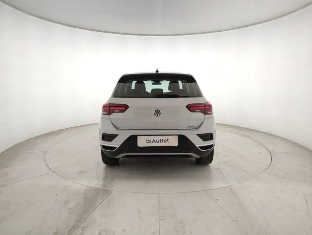 Volkswagen T-Roc view 3
