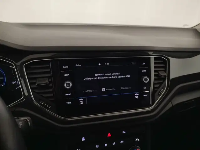 Volkswagen T-Roc view 13