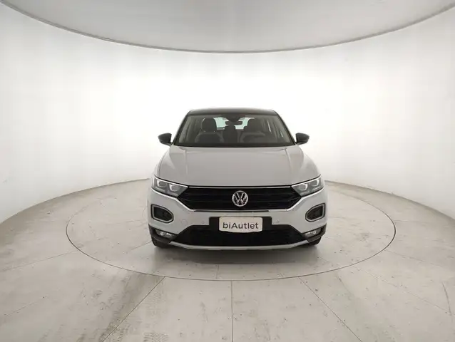 Volkswagen T-Roc view 2