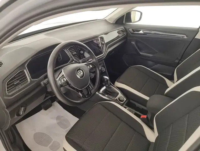 Volkswagen T-Roc view 6