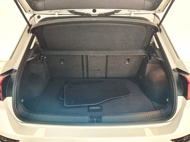 Volkswagen T-Roc view 14