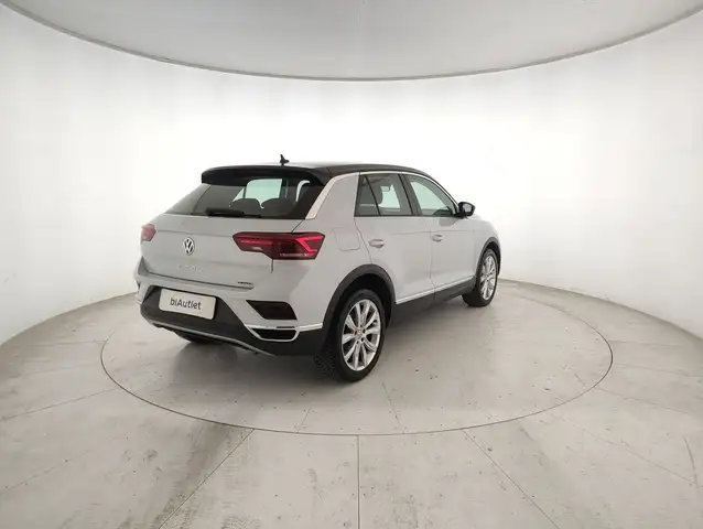Volkswagen T-Roc view 4