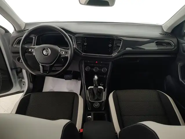 Volkswagen T-Roc view 8