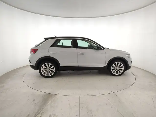 Volkswagen T-Roc view 5
