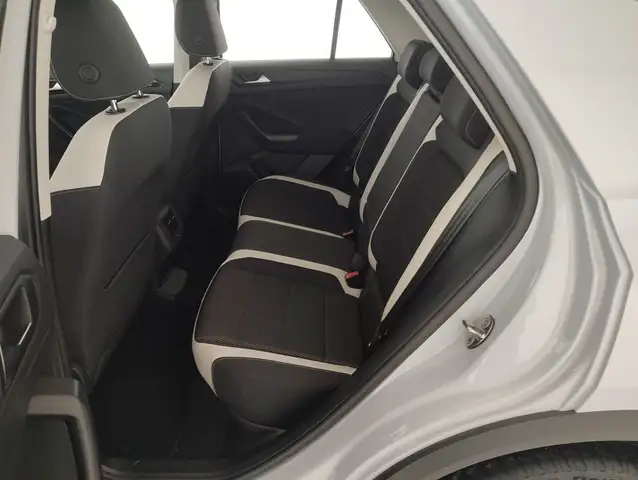 Volkswagen T-Roc view 7