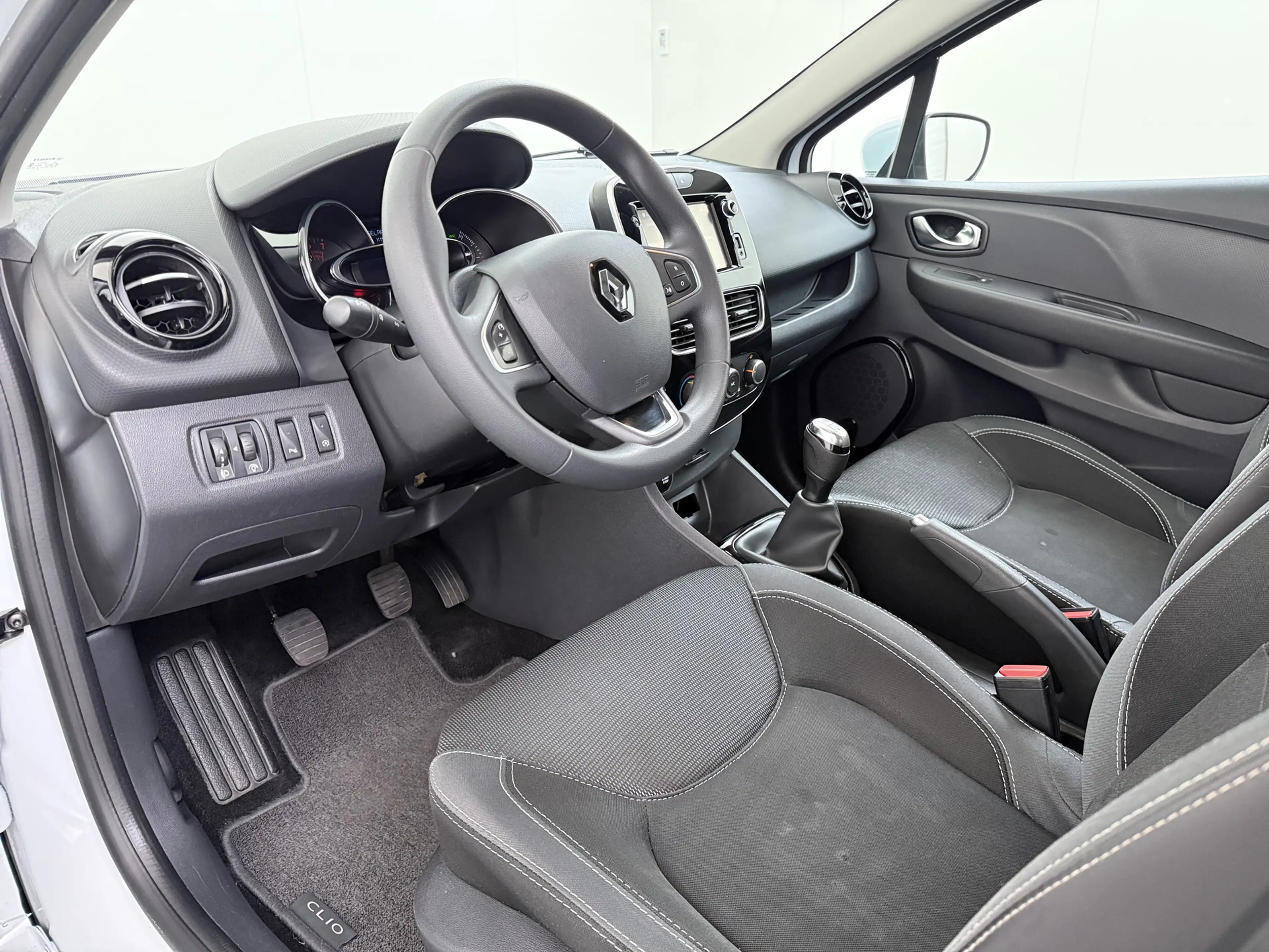 Renault Clio 90PK TCe Trekhaak Navigatie Airco Cruise Control B — photo 9