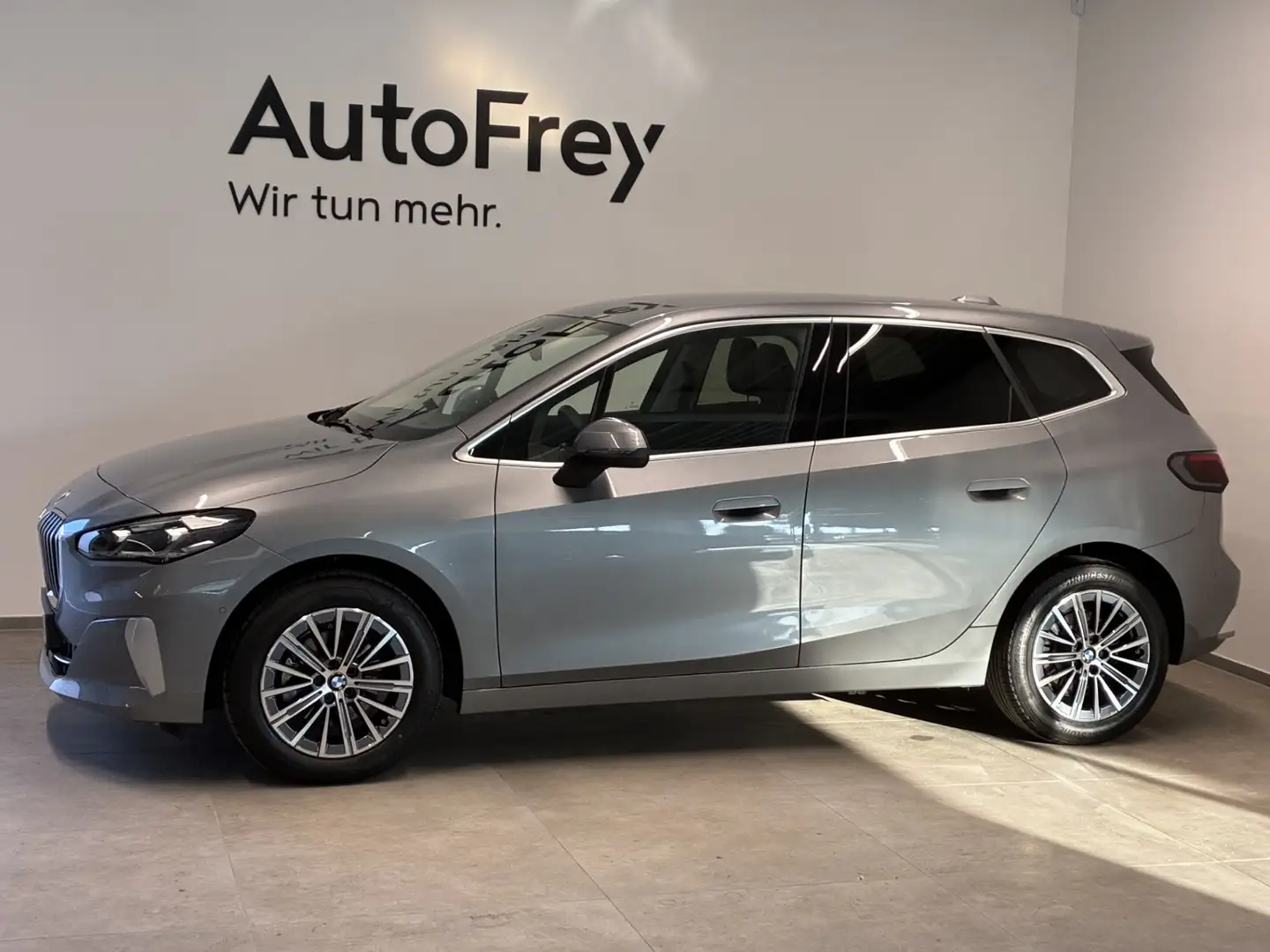 BMW 216 i Grau - 2