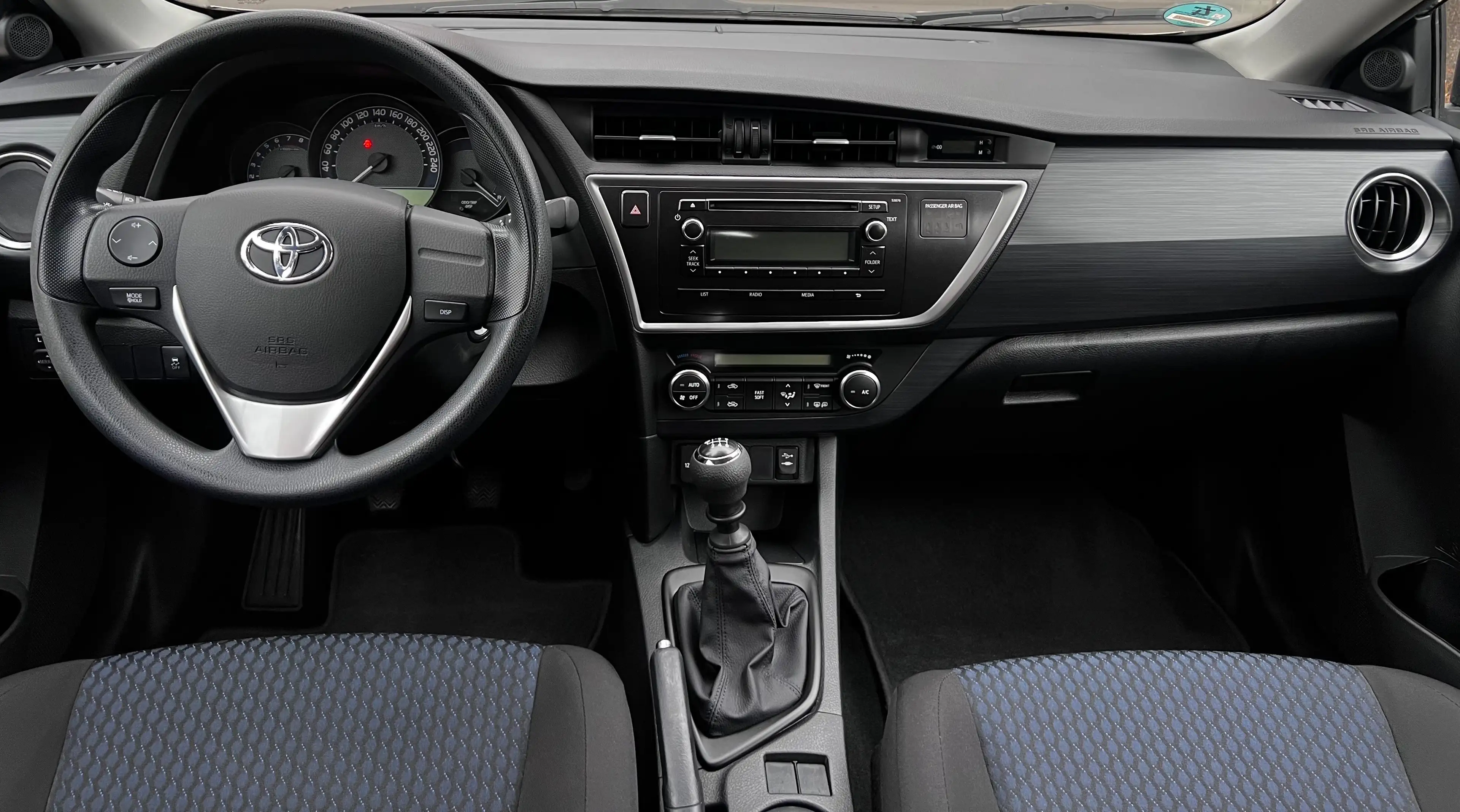 Toyota Auris Cool — photo 12