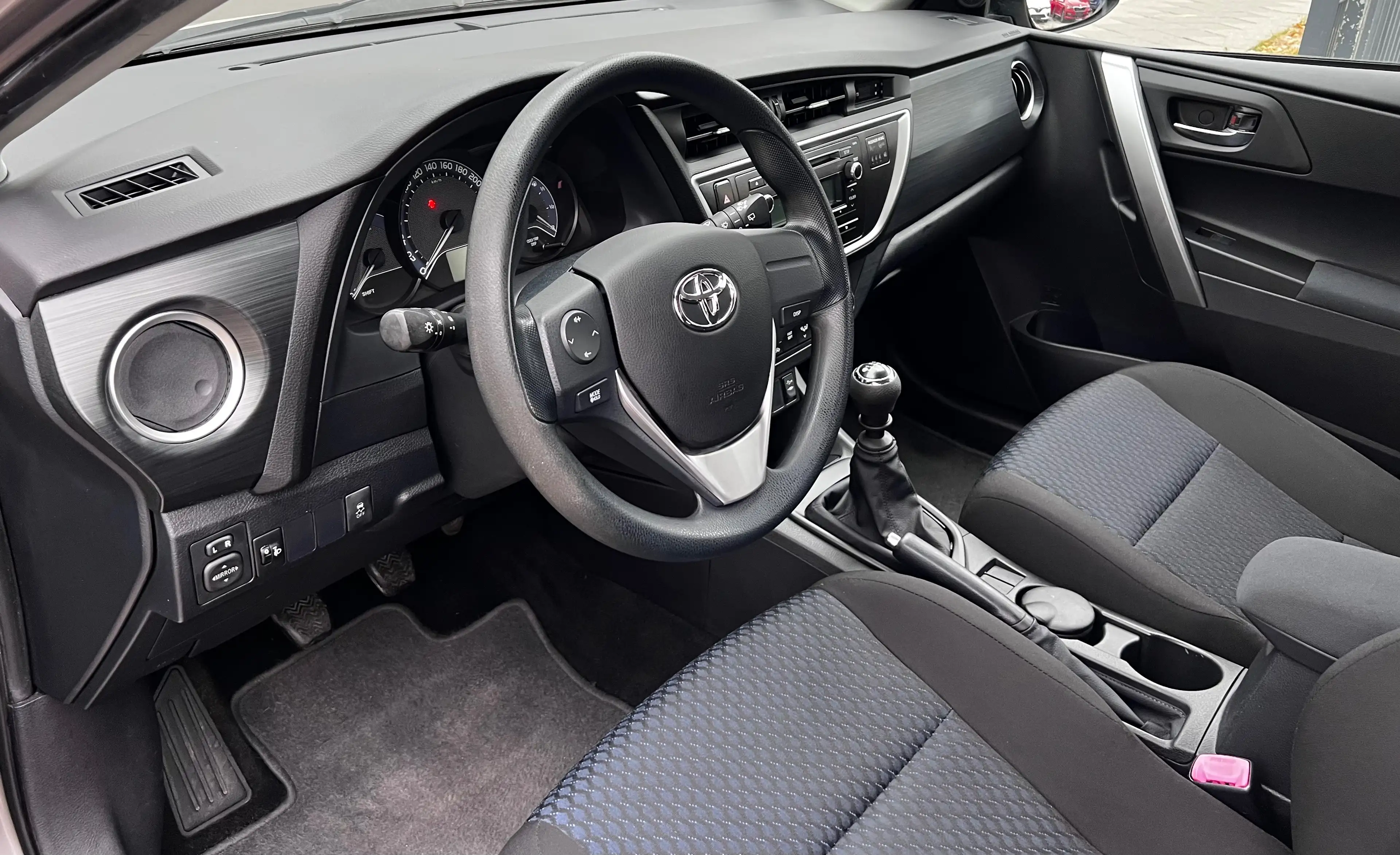 Toyota Auris Cool — photo 11