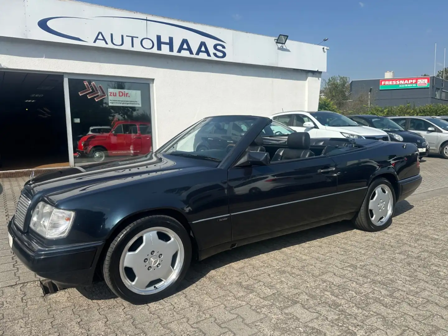 Mercedes-Benz E 200 124 Final Edition*AMG Räder *LEDER*1.HAND Schwarz - 1