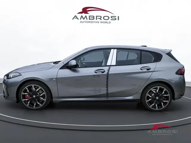 BMW 1 Series view 6