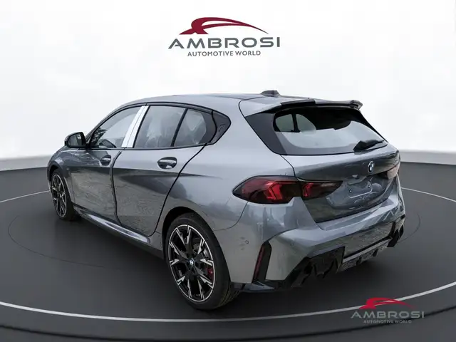 BMW 1 Series view 4