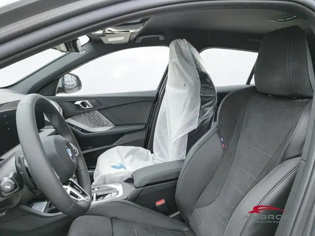 BMW 1 Series view 9