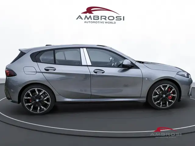 BMW 1 Series view 5