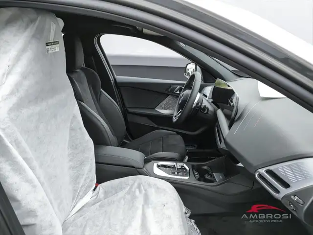 BMW 1 Series view 11
