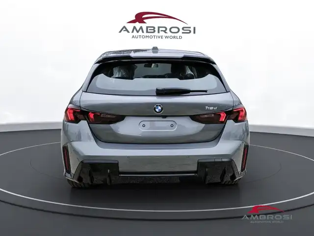 BMW 1 Series view 8