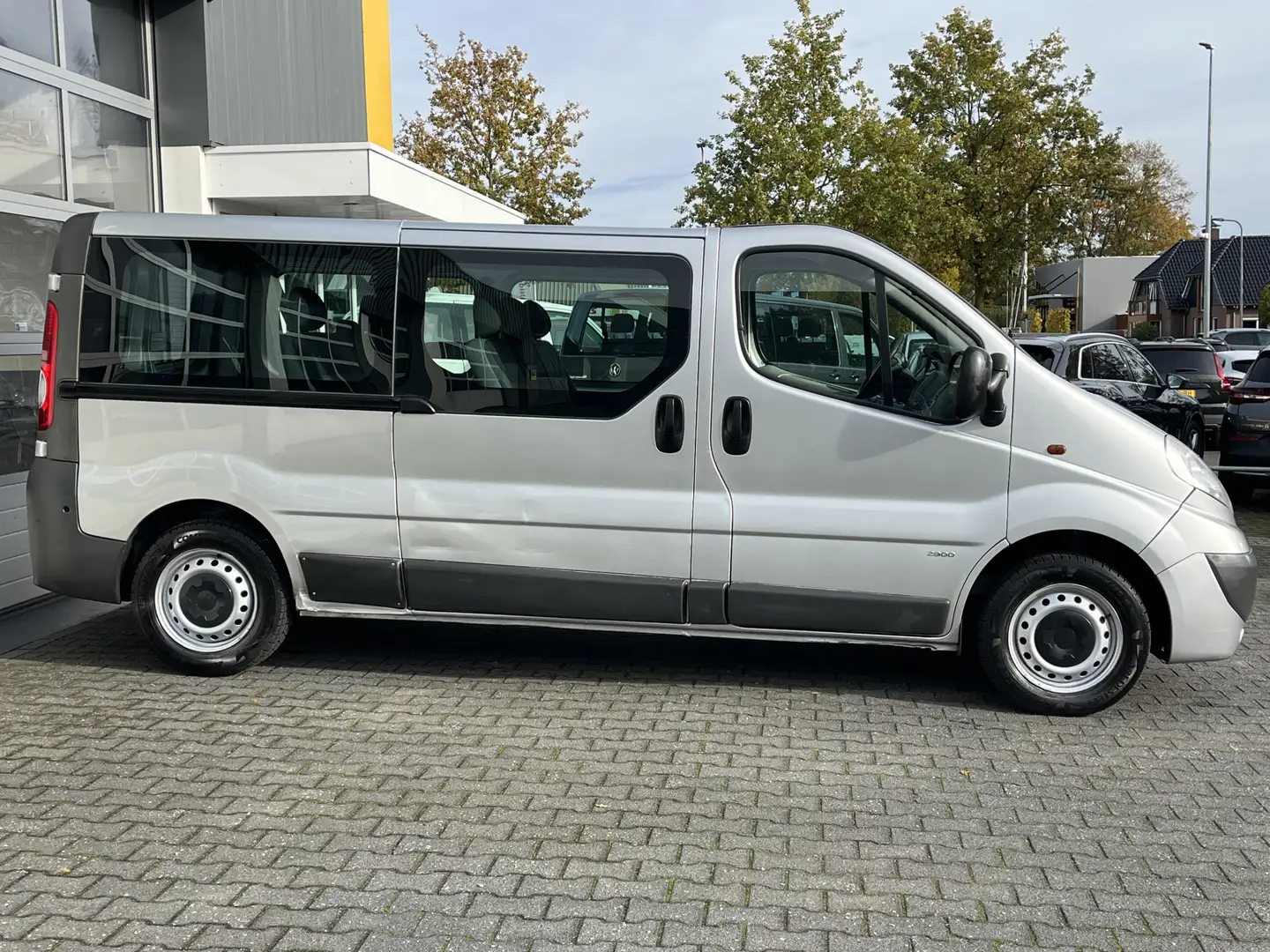 Opel Vivaro Combi 2.0i L2H1 9-persoons Airco Trekhaak Grijs - 2