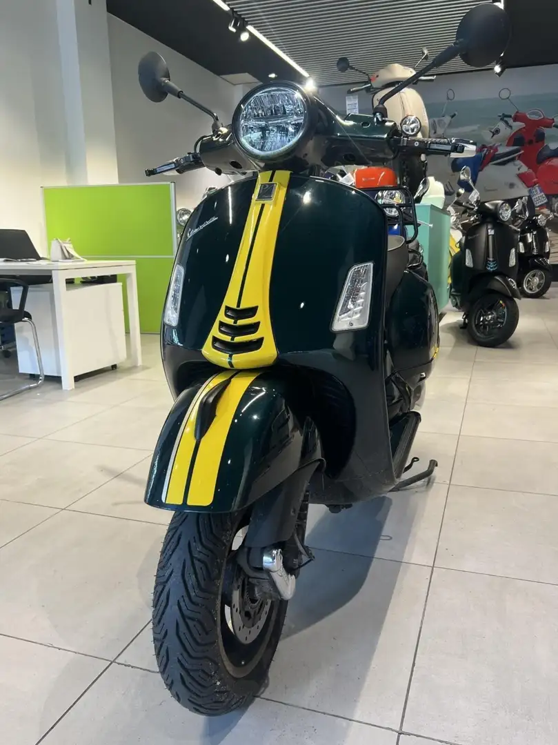 Vespa GTS Super Racing Sixties 300 ABS ASR LED TÜV neu Zöld - 1
