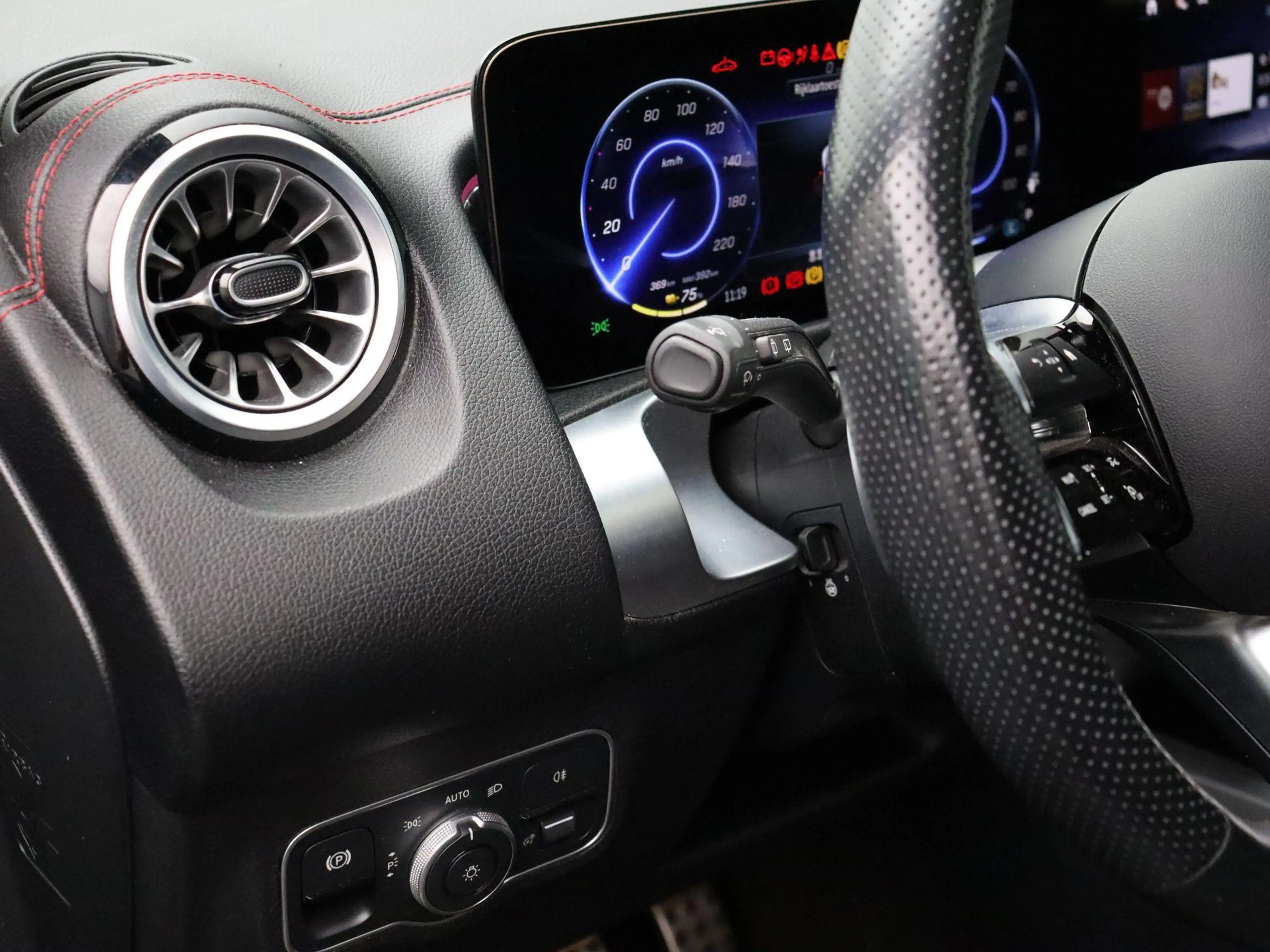 Mercedes-Benz EQB 250 250+ AMG Line + PANORAMISCH DAK + CARPLAY + — photo 12
