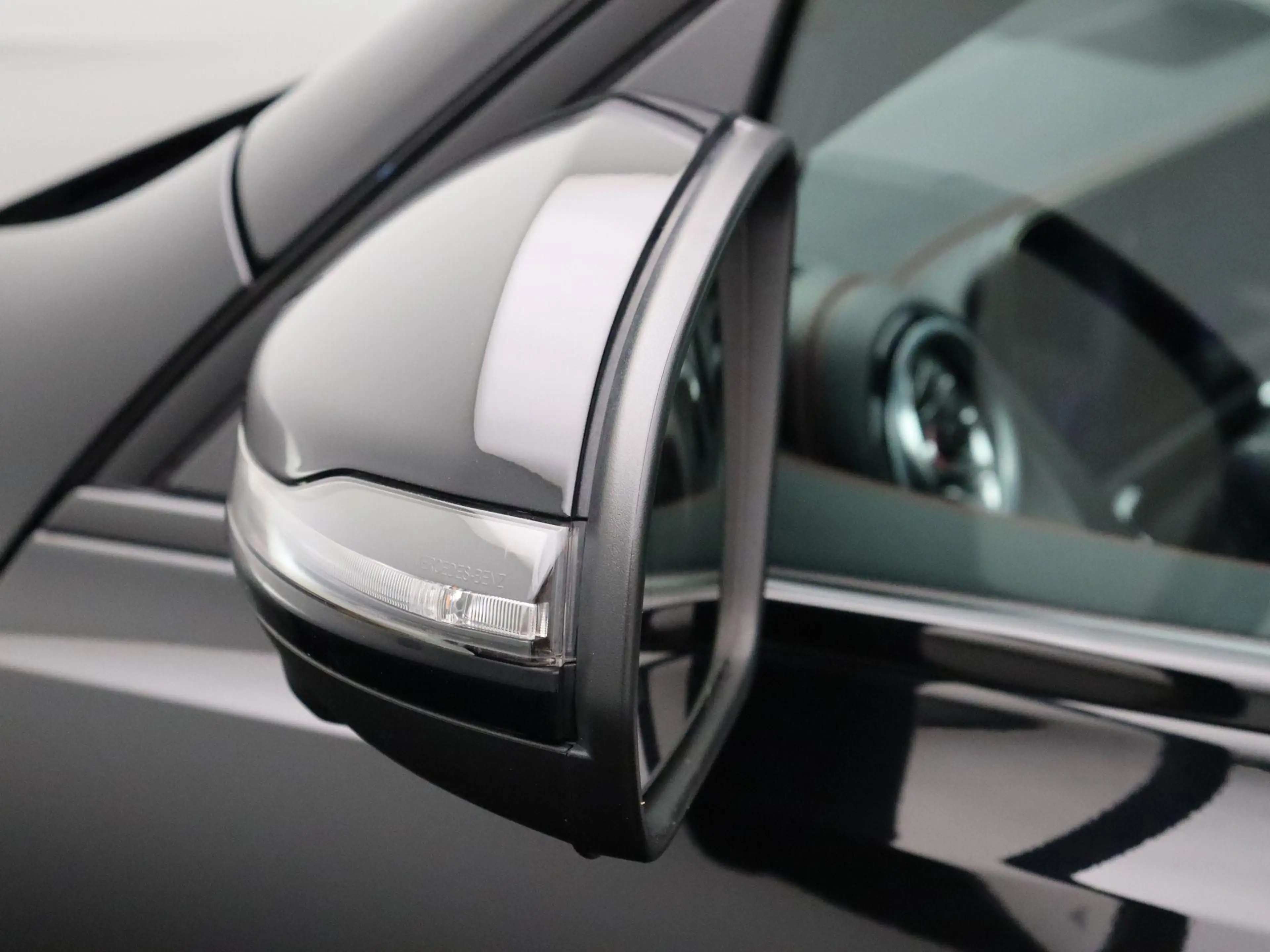 Mercedes-Benz EQB 250 250+ AMG Line + PANORAMISCH DAK + CARPLAY + — photo 8