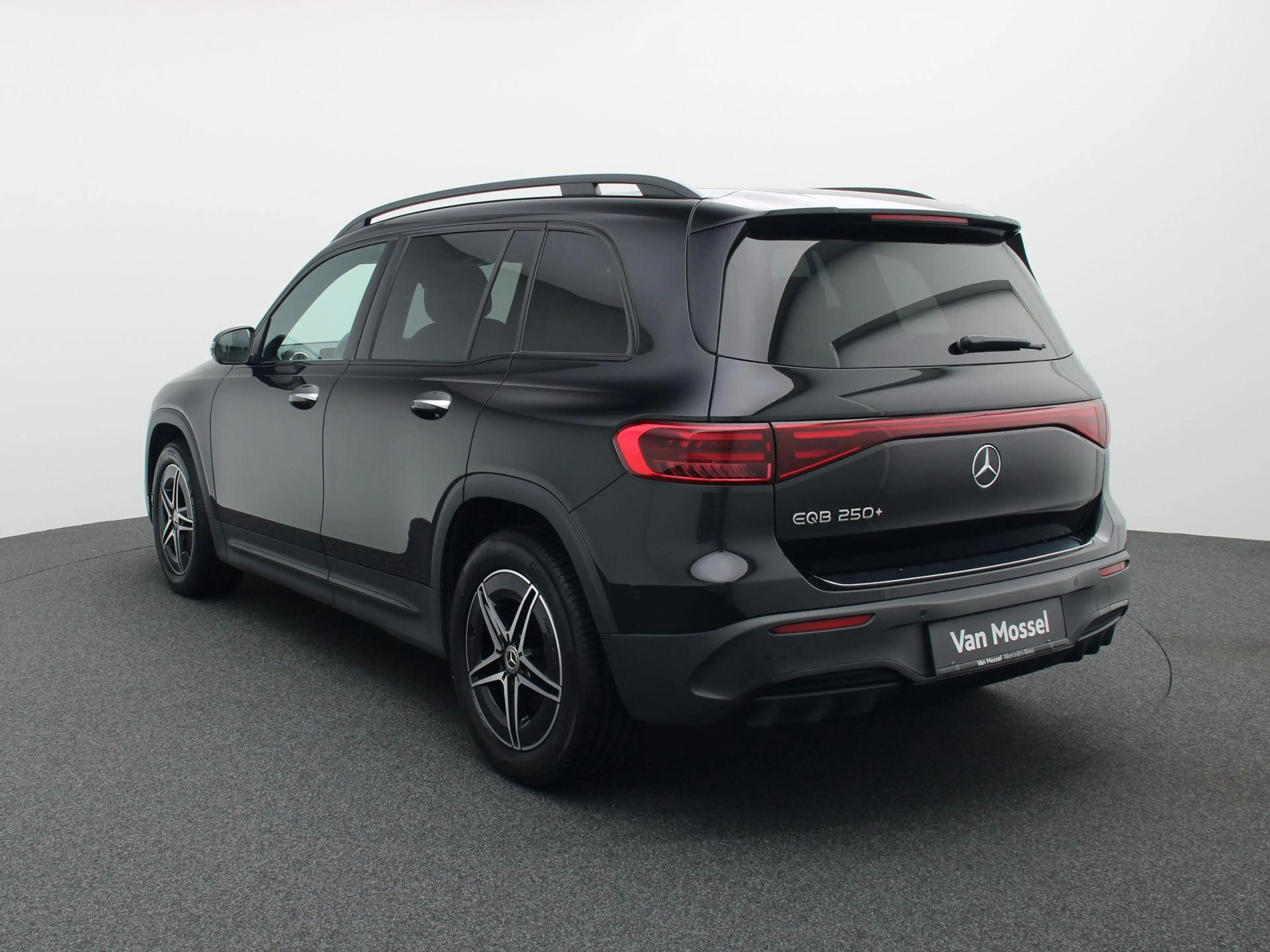 Mercedes-Benz EQB 250 250+ AMG Line + PANORAMISCH DAK + CARPLAY + — photo 2
