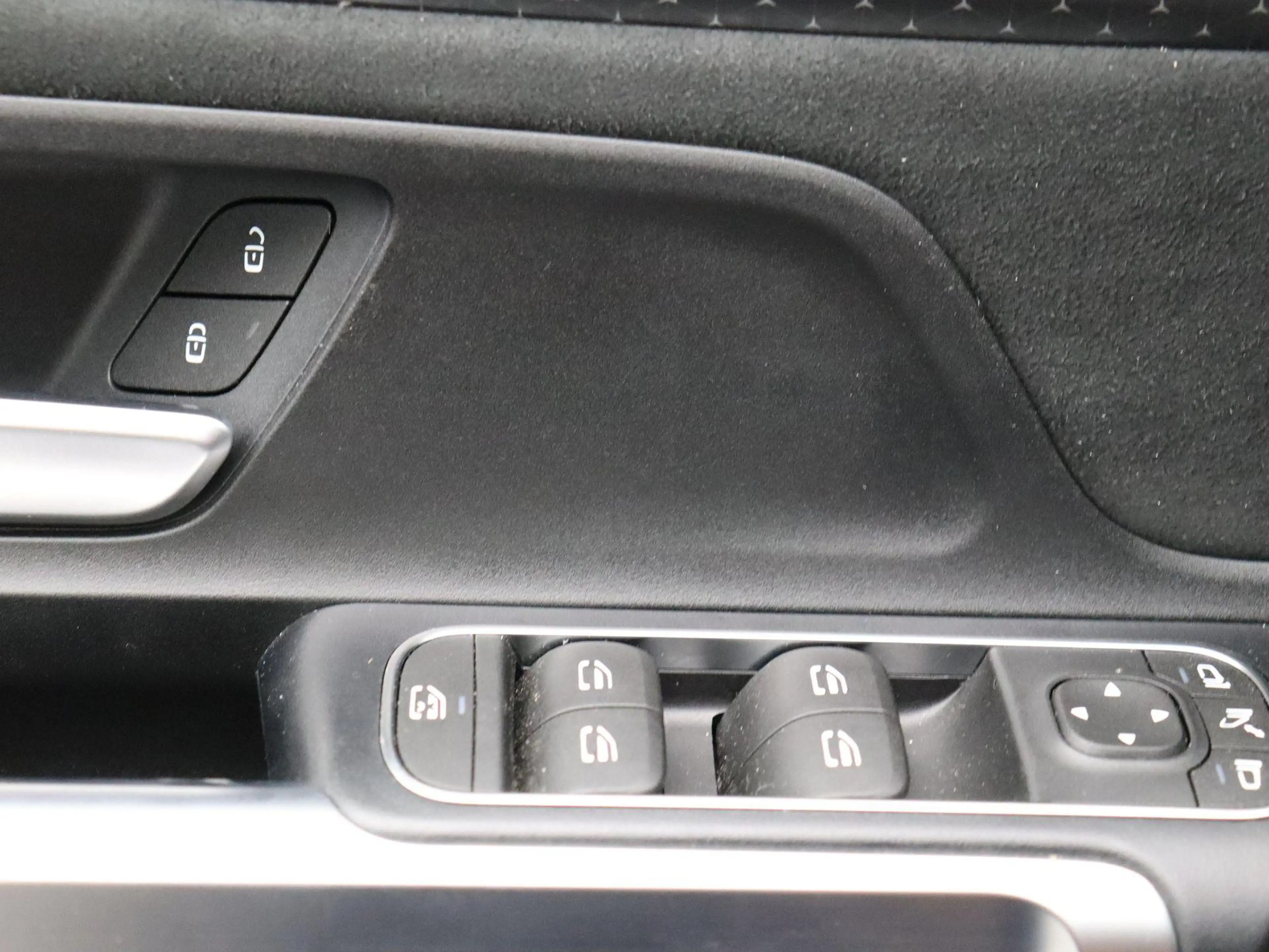 Mercedes-Benz EQB 250 250+ AMG Line + PANORAMISCH DAK + CARPLAY + — photo 10