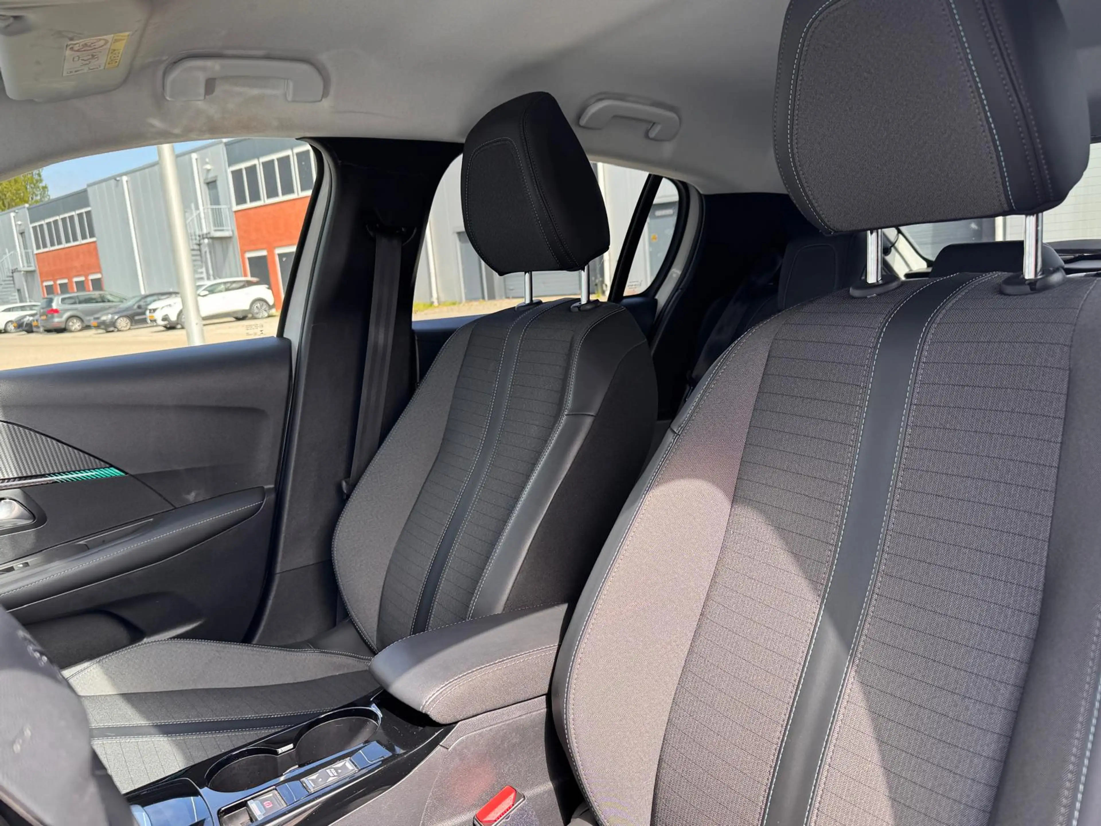 Peugeot 208 1.2 100PK Allure Automaat | Camera | Navigatie | A — photo 10