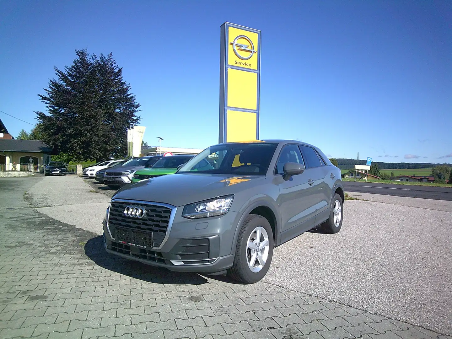 Audi Q2 Silber - 1