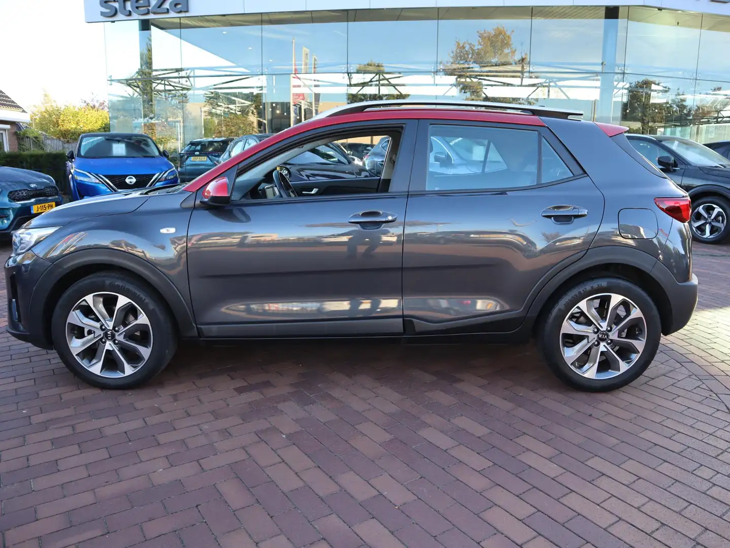 Kia Stonic 1.0 T-GDi DynamicLine | Parkeercamera | Navigatie Grijs - 2
