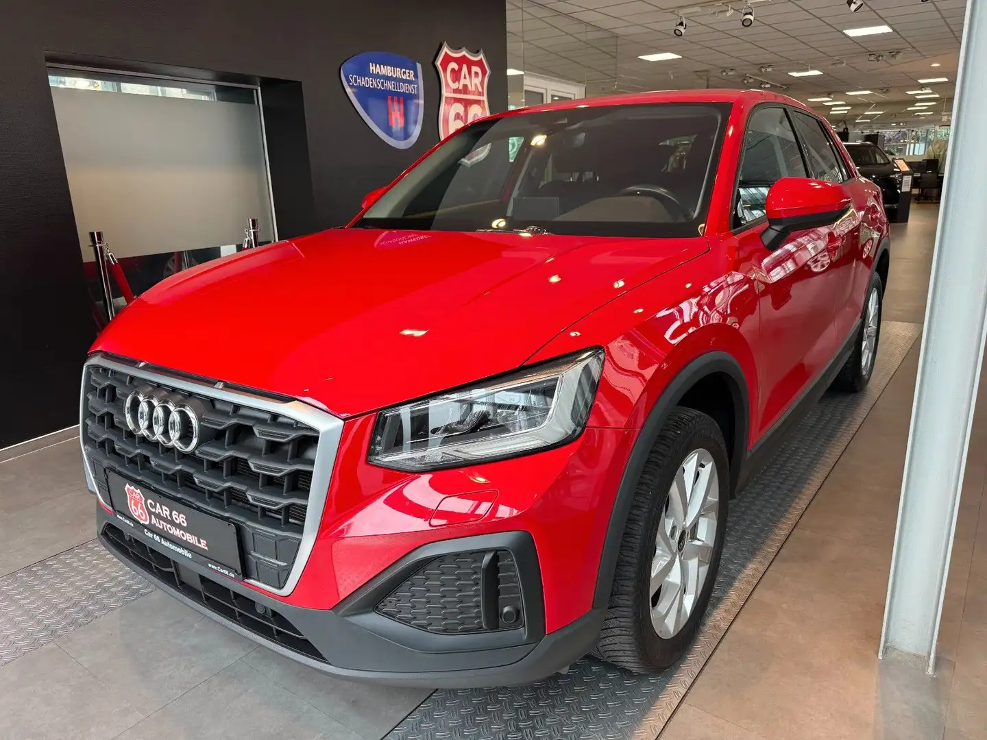 Audi Q2 35 TFSI basis Rot - 1