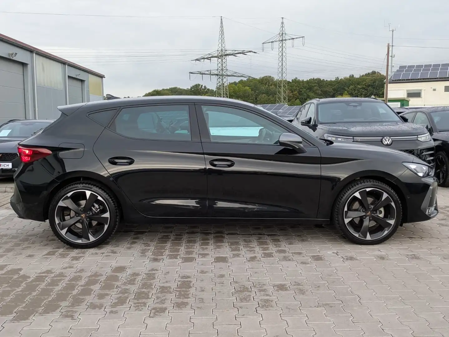 CUPRA Leon 1.5 eTSI EDGE DSG*ACC*KAM*18"5JGARANTIE Schwarz - 2