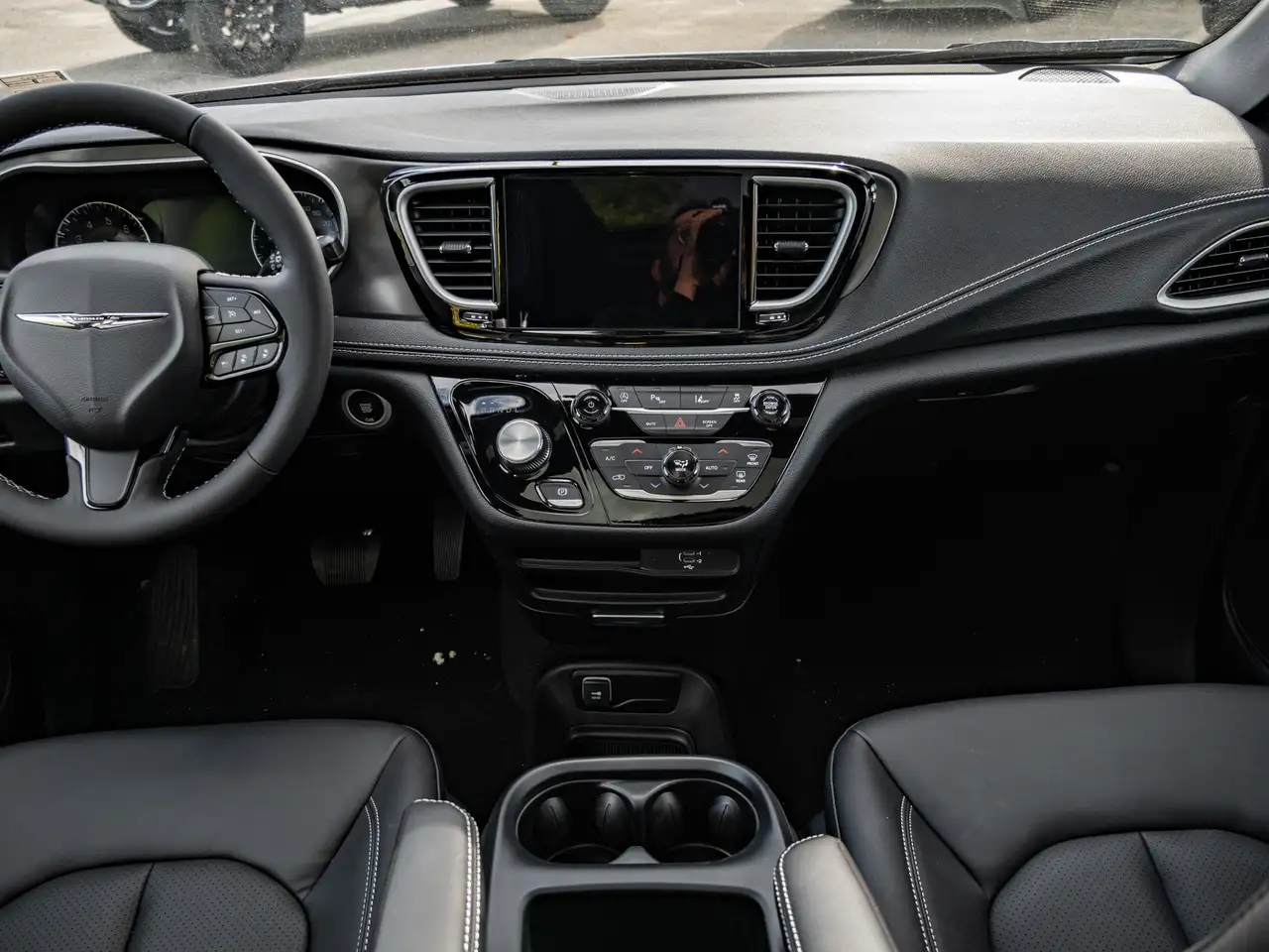 Chrysler Pacifica снимка Chrysler Pacifica