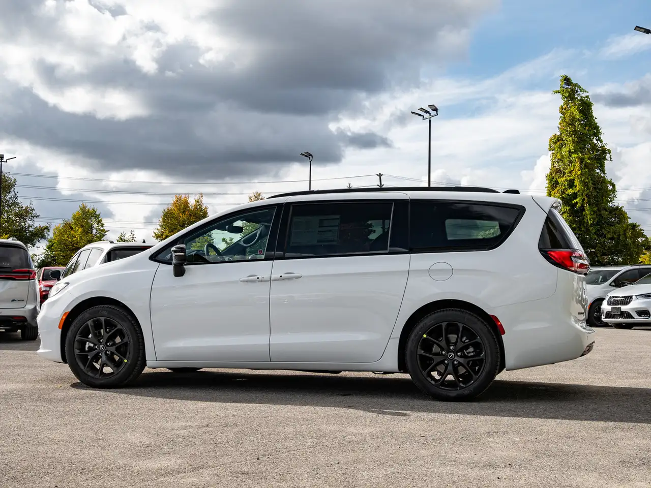 Chrysler Pacifica снимка Chrysler Pacifica