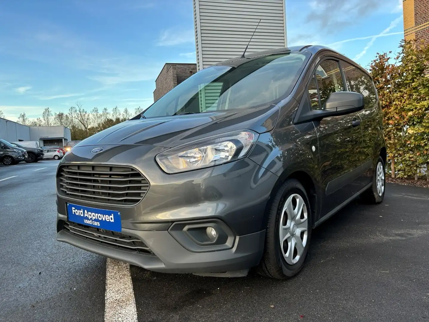 Ford Transit Courier Trend Grijs - 1