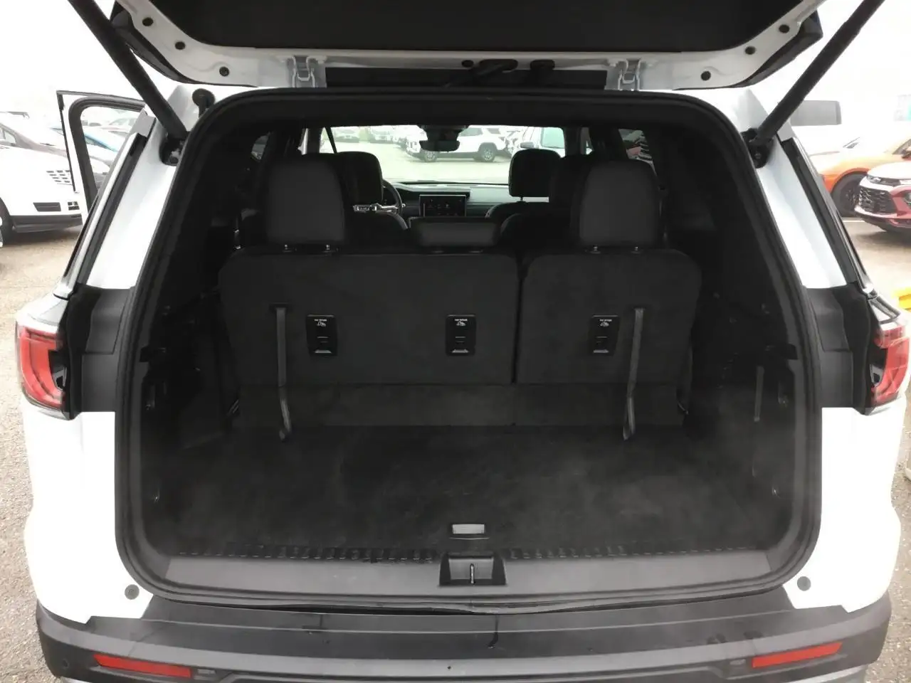 GMC Acadia снимка GMC Acadia