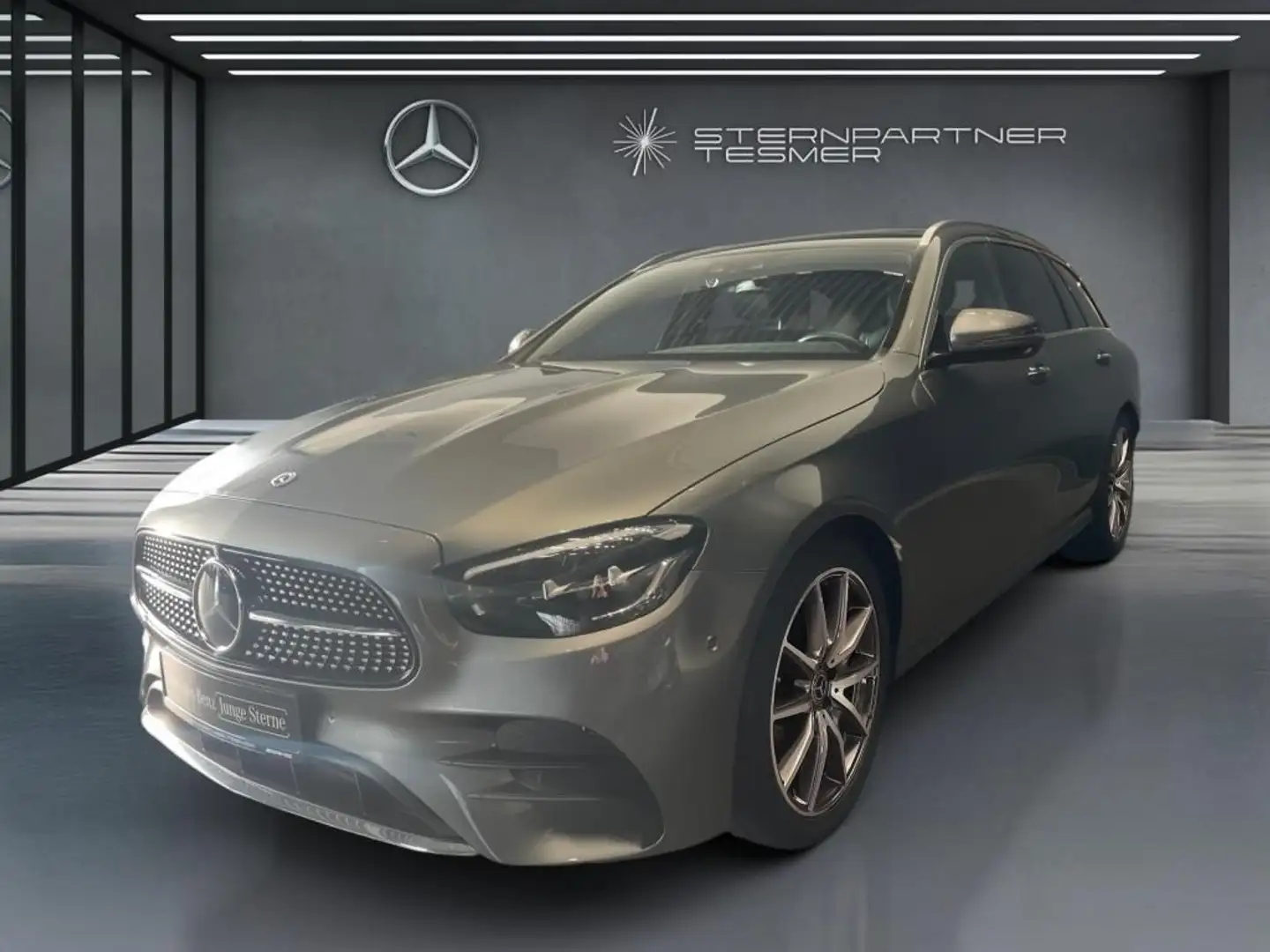 Mercedes-Benz E 220 d T AMG+PANO+AHK+MEMORY+MBUX Grau - 1