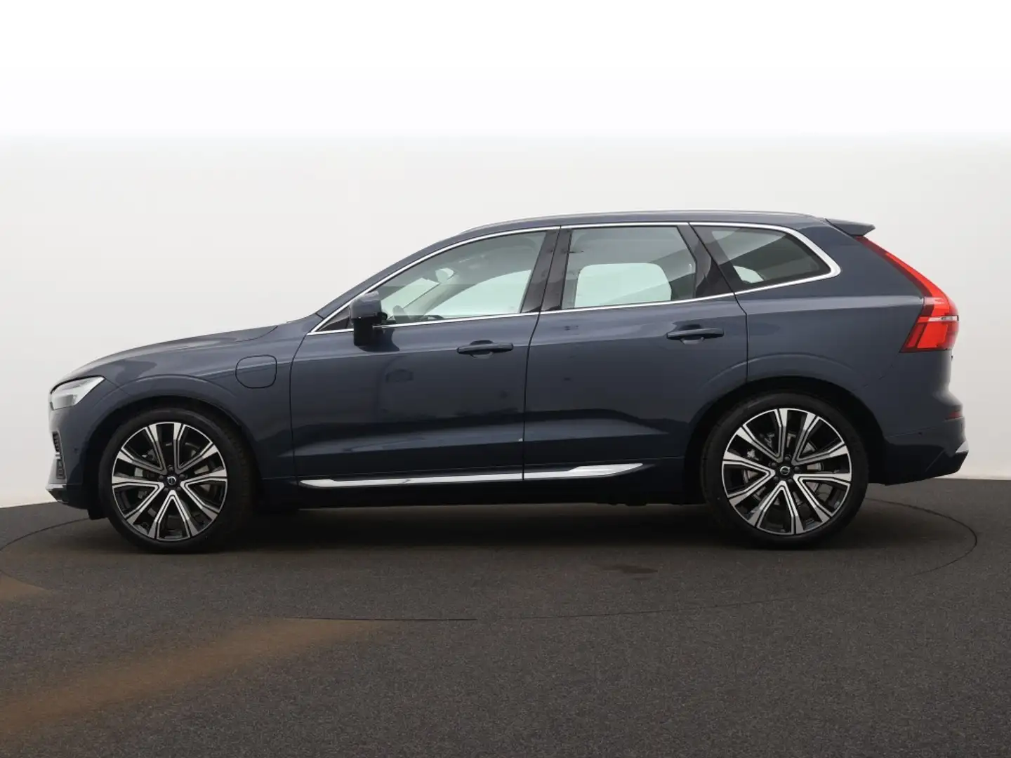 Volvo XC60 2.0 T8 AWD Plus Bright Blau - 2