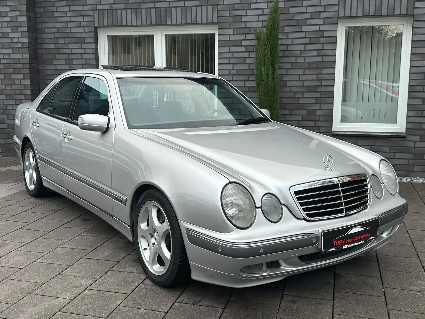 Mercedes-Benz E 430 ELEGANCE/SHD/V8/NAVI/KLIMA/PDC Silber - 1