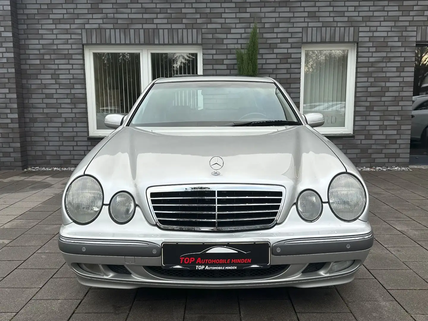 Mercedes-Benz E 430 ELEGANCE/SHD/V8/NAVI/KLIMA/PDC Silber - 2