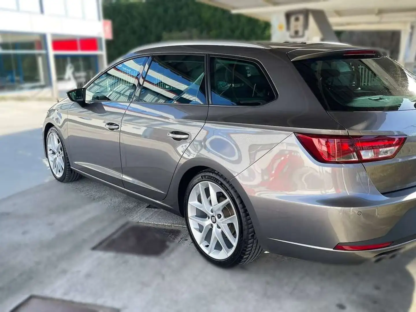 SEAT Leon ST 1.4 TSI ACT S&S Xcellence 150 Gris - 2