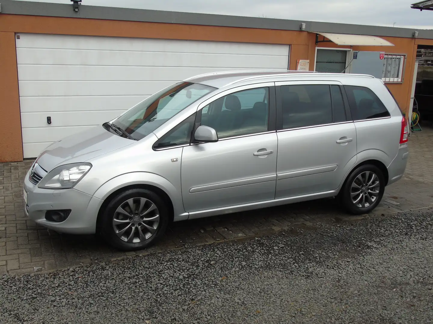 Opel Zafira INNOVATION*2 HAND*7 SITZER*HU 11-26*AUTOMATIK*TOP Grey - 1
