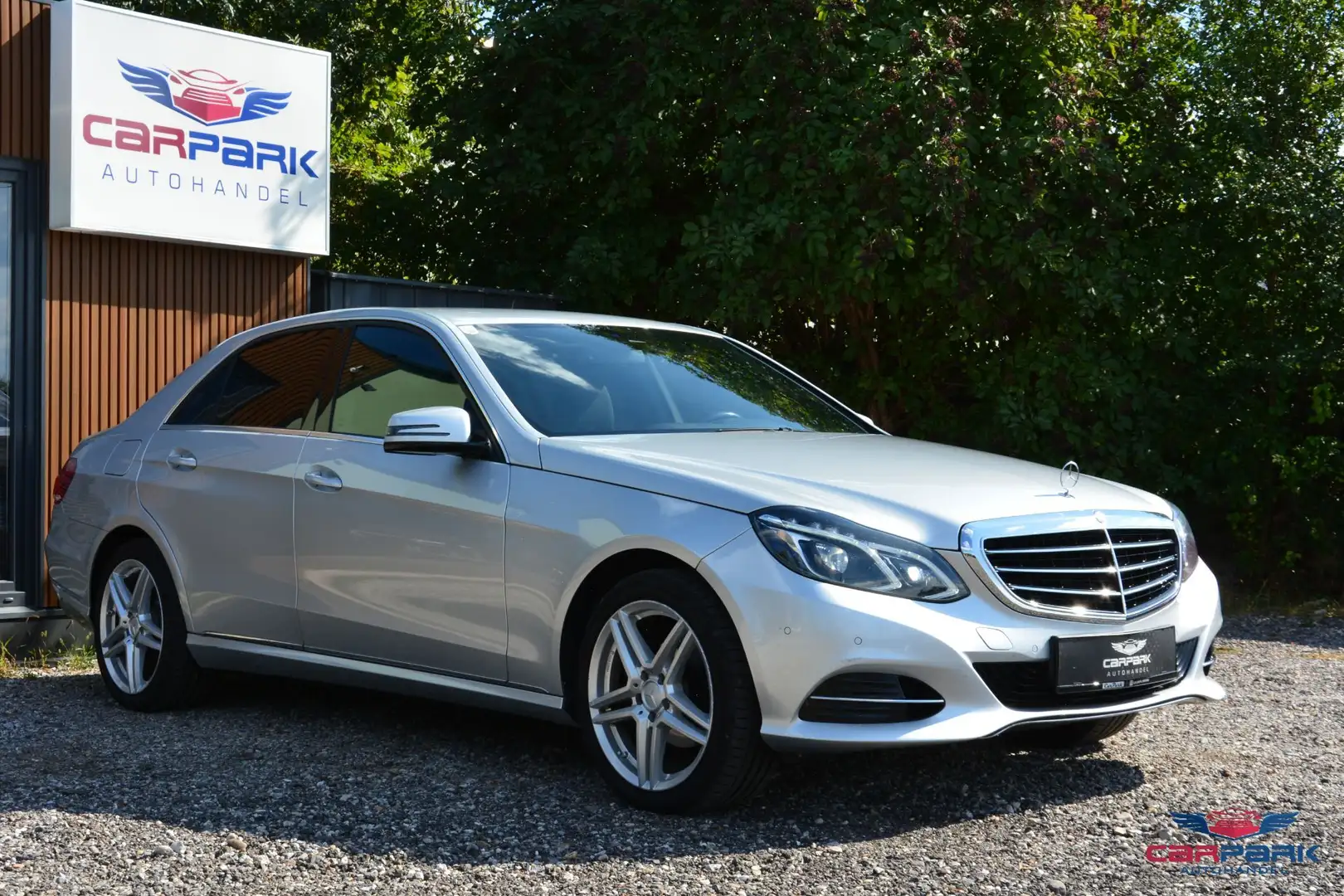 Mercedes-Benz E 220 CDI BlueEfficiency Aut. W212 Facelift Silber - 1