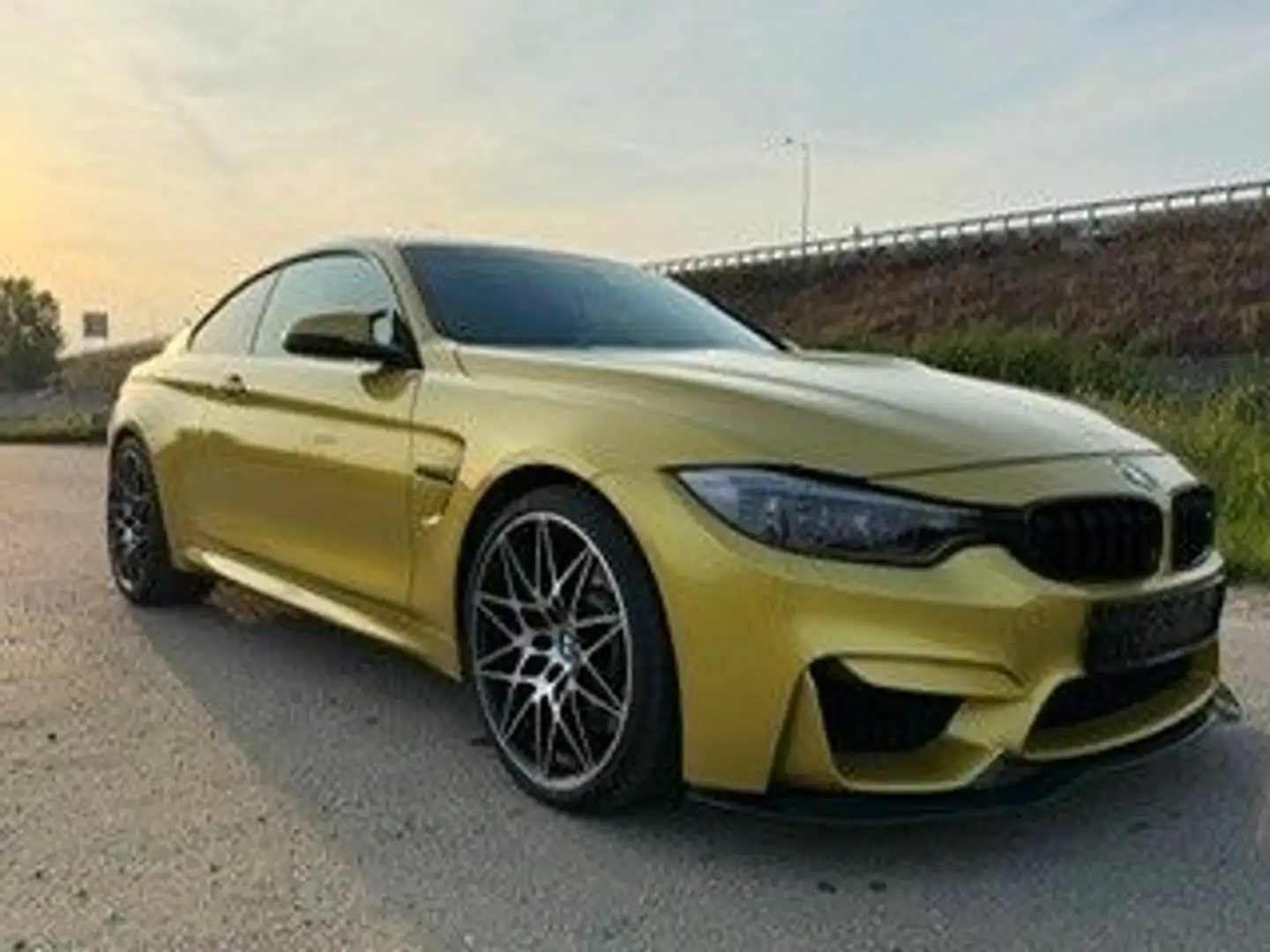 BMW M4 Baureihe M4 Coupe Basis, NAVI, LED Žlutá - 1