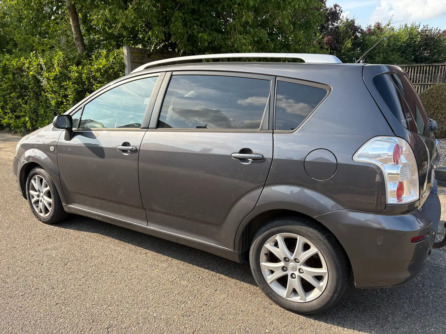Toyota Corolla Verso Corolla Verso 2.2 D-4D DPF Gris - 2
