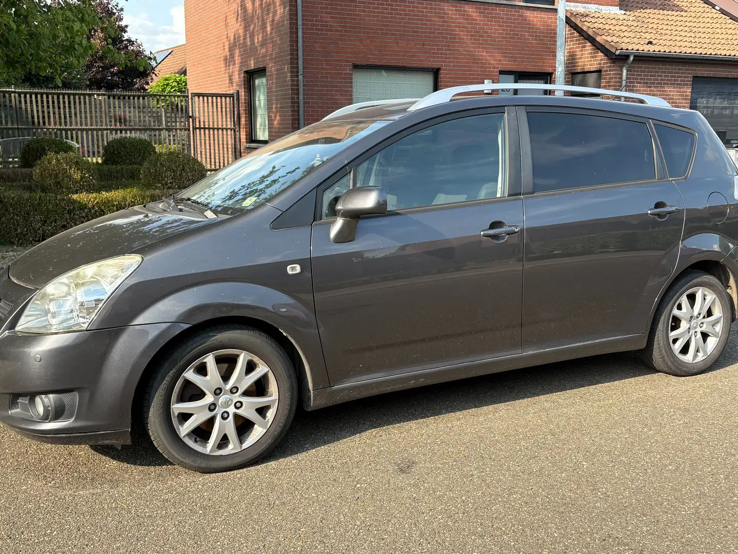Toyota Corolla Verso Corolla Verso 2.2 D-4D DPF Grey - 1
