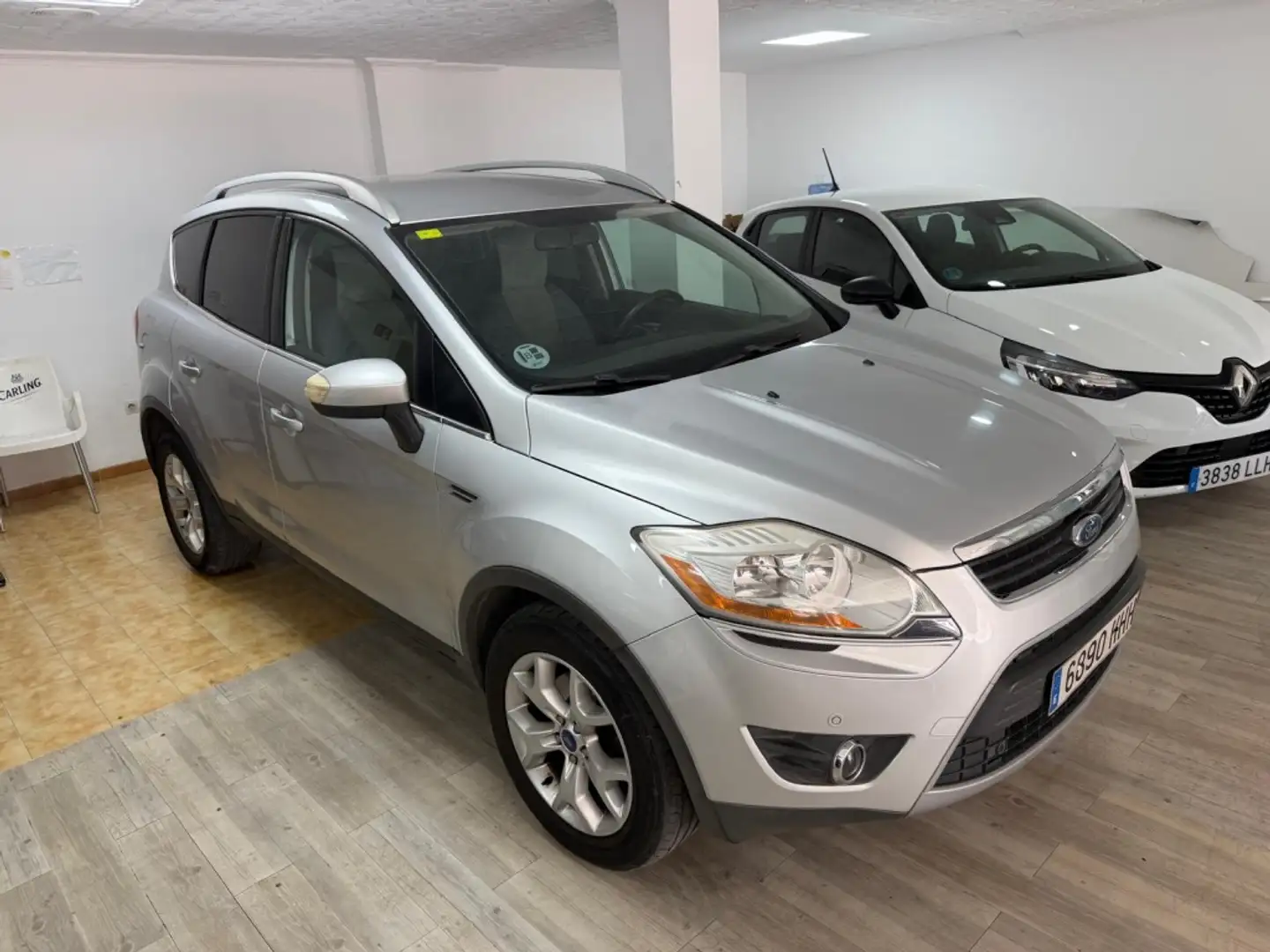 Ford Kuga 2.0TDCi Trend 4x2 140 Gris - 1