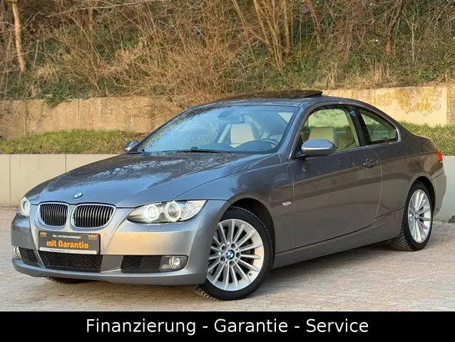 BMW 330 i Coupe/AUTOMATIK/NAVI/XENON/SHD/2 HAND