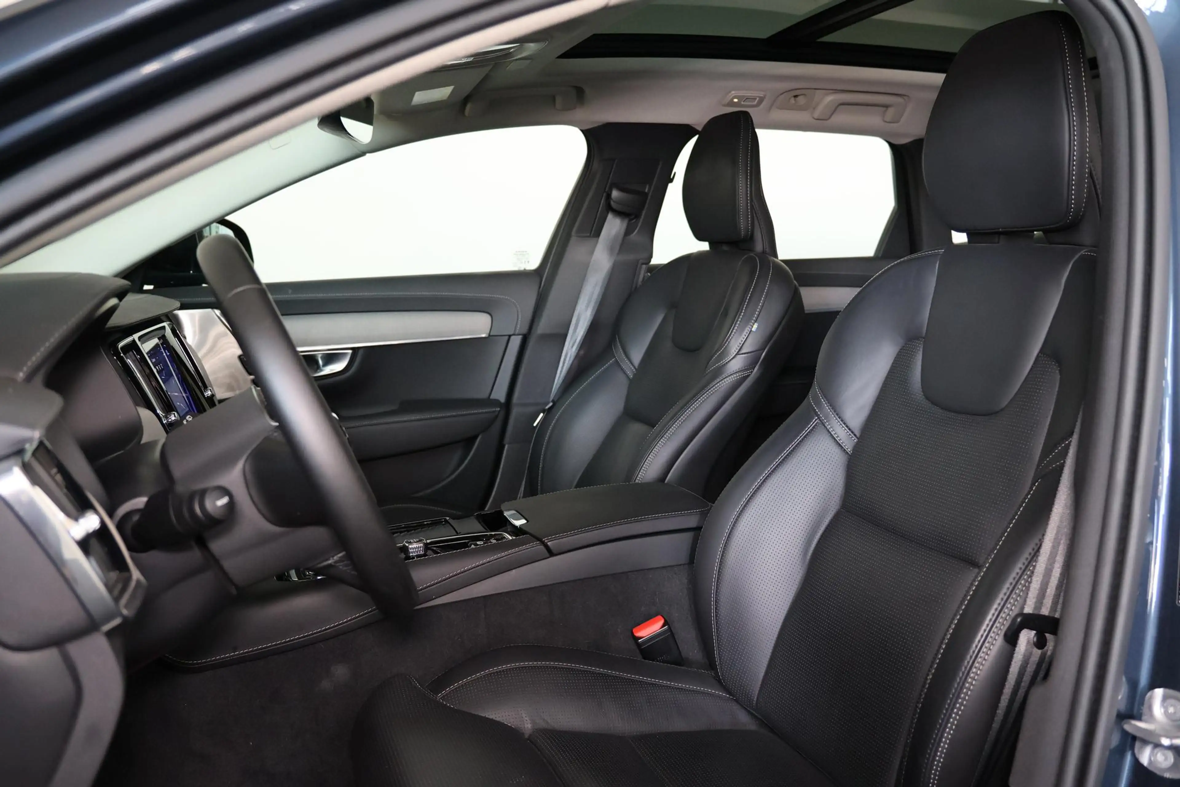 Volvo V90 T8 Recharge AWD Ultra Dark - Luchtvering - Panoram — photo 15