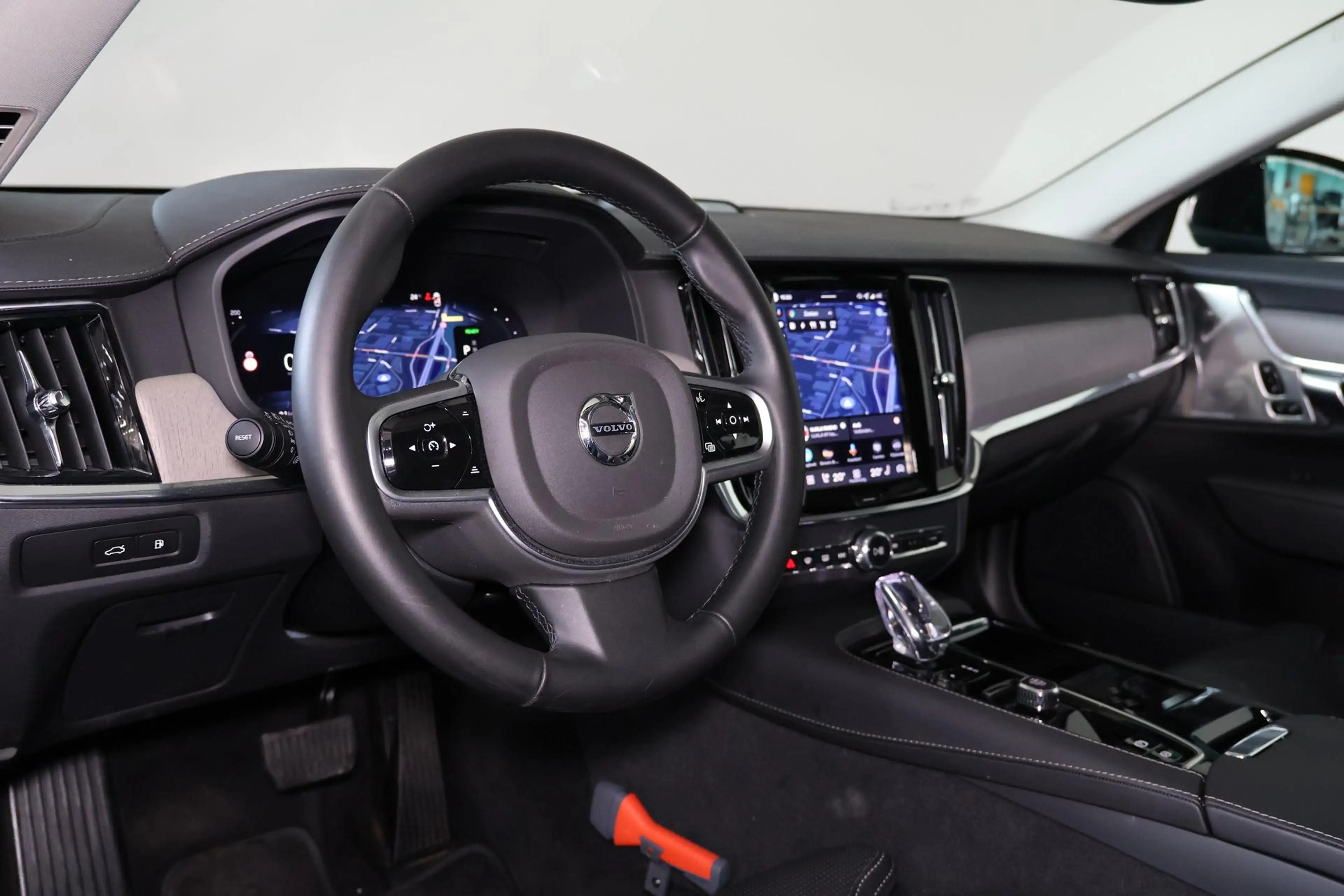 Volvo V90 T8 Recharge AWD Ultra Dark - Luchtvering - Panoram — photo 14